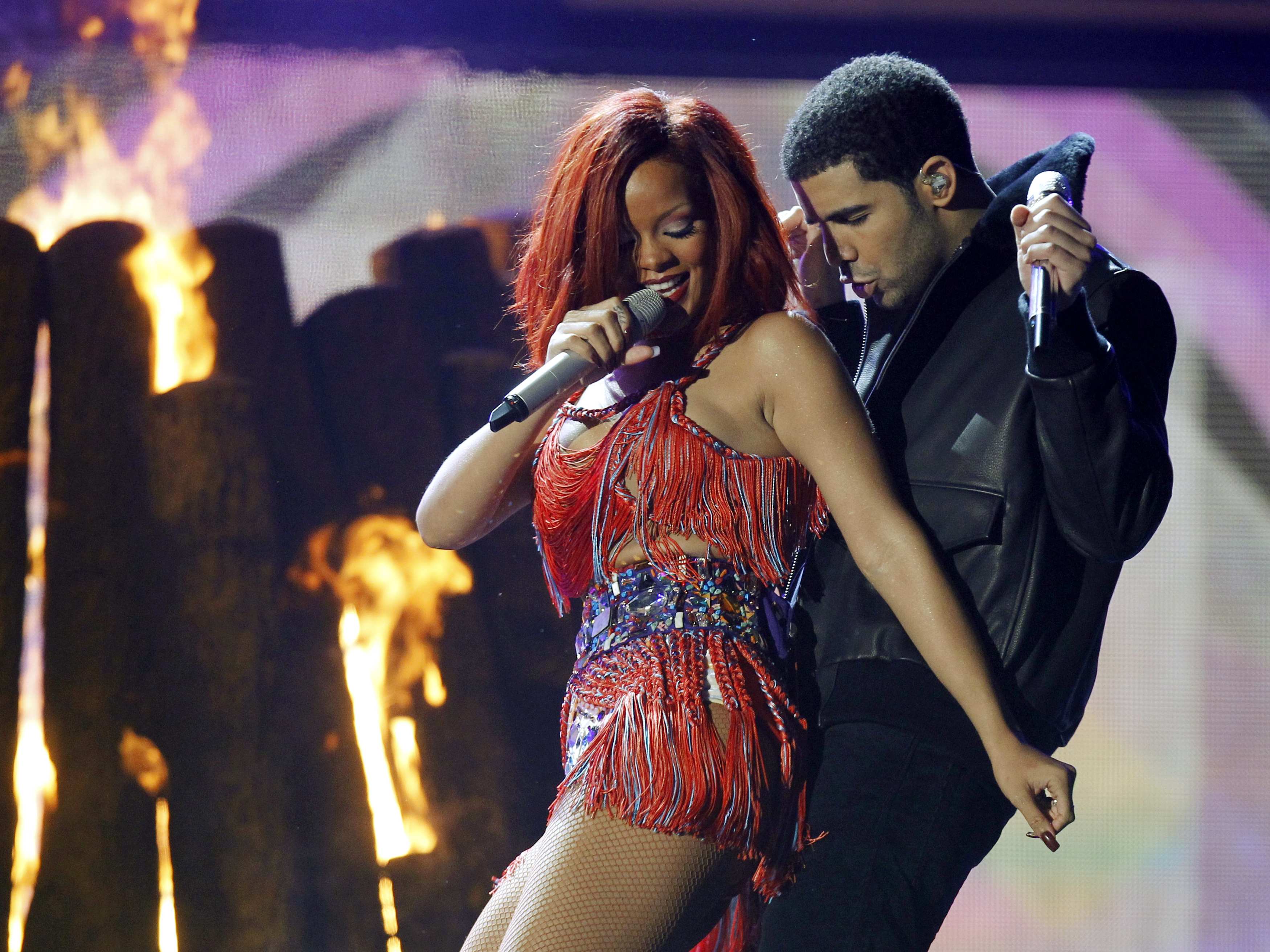 rihanna 2011 Grammy Awards Performance 19